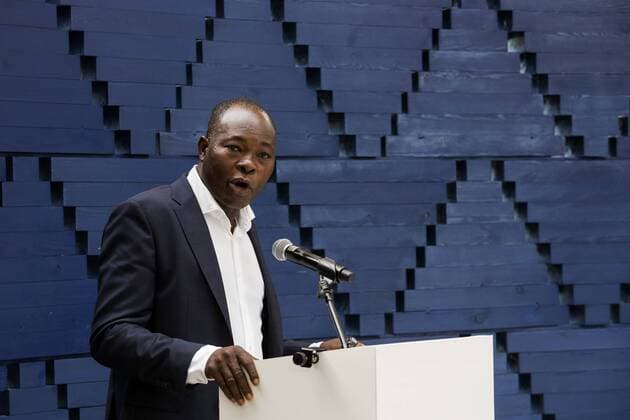 Francis Kere, Serpentine Pavilion 2017, London, UK London, UK. 20 June 2017. Diebedo Francis Kere (pictured), the award-winning architect from Gando, Burkina Faso, has designed the Serpentine Pavilion 2017, next to the Serpentine Gallery in Kensington Gardens. Kere leads the Berlin-based practice Kere Architecture. He is the 17th architect to accept the Serpentine Gallery s invitation to design a temporary Pavilion in its grounds. The Pavilion is open to the public from 23 June to 8 October 2017.