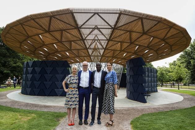Francis Kere, Serpentine Pavilion 2017, London, UK London, UK. 20 June 2017. L-R: Justine Simons, Deputy Mayor, Deputy Mayor, Culture and the Creative Industries, Hans-Ulrich Obrist, Artistic Director, Serpentine Galleries, Francis Kere, Architect, and Yana Peel, CEO, Serpentine Galleries. Diebedo Francis Kere, the award-winning architect from Gando, Burkina Faso, has designed the Serpentine Pavilion 2017, next to the Serpentine Gallery in Kensington Gardens. Kere leads the Berlin-based practice Kere Architecture. He is the 17th architect to accept the Serpentine Gallery s invitation to design a temporary Pavilion in its grounds. The Pavilion is open to the public from 23 June to 8 October 2017.