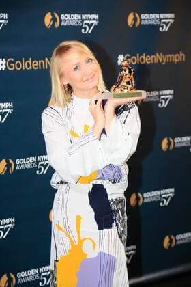 57. Festival de Television Monte Carlo - Anna Maria Mühe ausgezeichnet Anna Maria Mühe mit ihrer Auszeichnung als Outstanding Actress für ihre Rolle in Mitten in Deutschland NSU, Preisverleihung Nymphes dÂ Or, 57. Festival de Television de Monte-Carlo, TV Festival Monte-Carlo, Fürstentum Monaco