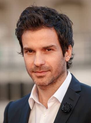 Actor Santiago Cabrera arrives on the red carpet at the Transformers The Last Knight movie premiere on June 20, 2017 in Chicago.  CHI2017062019 JOHNxGRESS