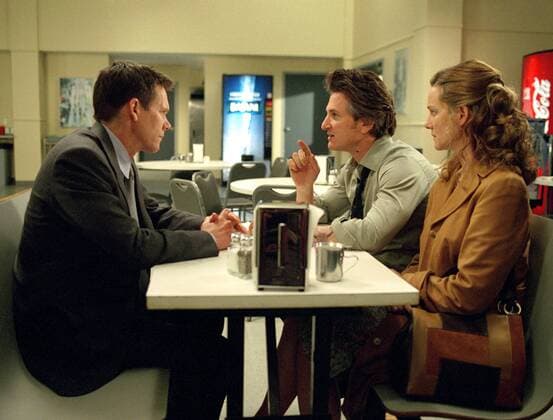 OSCARS. Bester Hauptdarsteller. Preisträger 2001-2010 Studio Publicity Still from Mystic River Sean Penn, Kevin Bacon, Laura Linney Photo by Merie W. Wallace © 2003 Warner Los Angeles CA  Copyright: xAPCx 307531036