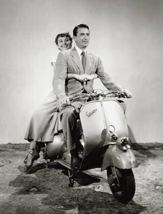 Audrey Hepburn and Gregory Peck, Roman Holiday 1953 Paramount  Copyright: xHAx 30928_128