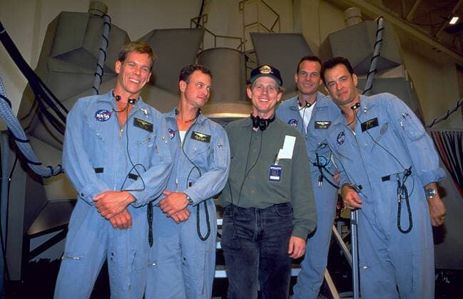 Film Still from Apollo 13 Kevin Bacon, Gary Sinise, director Ron Howard, Bill Paxton, Tom Hanks © 1995 Universal Pictures  31043664