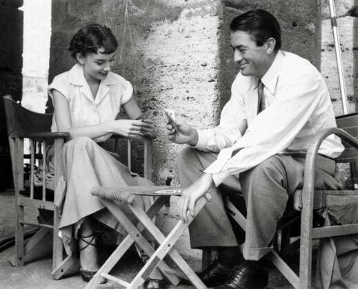 Audrey Hepburn and Gregory Peck behind the scenes of Roman Holiday 1953 Paramount  Copyright: xHAx 31202_026