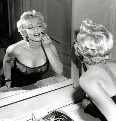 IMAGO ICONS: Marilyn Monroe (Archival Classic Cinema - Marilyn Monroe Retrospective) Marilyn Monroe during the making The Seven Year Itch, 1954. Cinema Publishers Collection Hollywood CA USA  Copyright: xCPCx 31479_114CPC