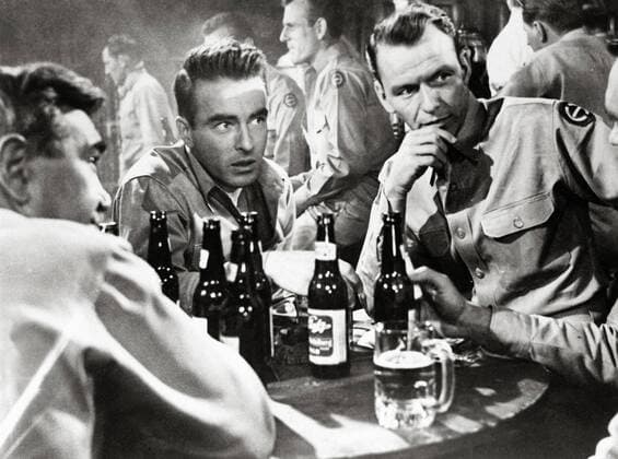 OSCARS. Bester Nebendarsteller. Preisträger 1951-1960 Frank Sinatra and Montgomery Clift From Here to Eternity 1953 Columbia Hollywood CA USA  Copyright: xThexLegacyxCollectionx 31780_818