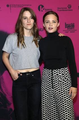 Helene Hegemann und Jasna Fritzi Bauer bei der Premiere des Kinofilms Axolotl Overkill in der Volksbühne. Berlin, 21.06.2017 Foto:xA.xBuggex xFuturexImage