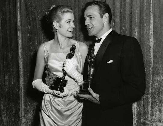 OSCARS. Bester Hauptdarsteller. Preisträger 1951-1960 Grace Kelly and Marlon Brando at the 27th Annual Academy Awards, 1955 Hollywood CA USA  Copyright: xThexLegacyxCollectionx 31955_625HA