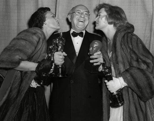 OSCARS: Beste Nebendarstellerin, Preisträgerinnen 1951-1960 Cecil B. DeMille and Gloria Grahame at the 25th Annual Academy Awards, 1953 Hollywood CA USA  Copyright: xThexLegacyxCollectionx 31955_650HA