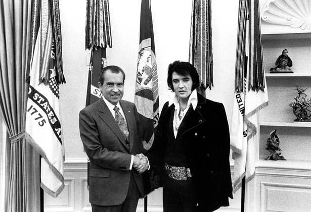 Studio Publicity Still: Elvis Presley meets President Richard M. Nixon, December 21, 1970 Hollywood CA USA  Copyright: xHAx 32039_011CPC