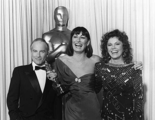 Richard Dreyfuss, Angelica Huston and Marsha Mason at the 57th Annual Academy Awards, 1985 Hollywood CA USA  Copyright: xAMPASx 32509_448THA