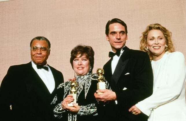 Kathy Bates, 70. Geburtstag am 28. Juni James Earl Jones, Cathy Bates, Jeremy Irons and Faye Dunaway at the 48th Annual Golden Globe Awards, 1991 © JRC The Hollywood Archive - All Rights Reserved Hollywood CA USA  Copyright: xJ.xCummingsx 32557_182JRC