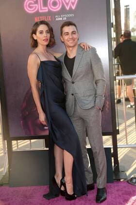Alison Brie und ihr Ehemann Dave Franco bei der Glow (Netflix) Serien Premiere am 21.06.2017 in Los Angeles Netflix s GLOW TV Series Premiere in Los Angeles, 2017 