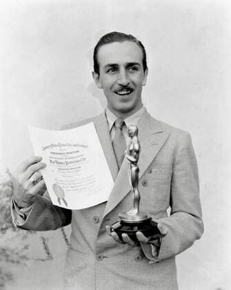 Walt Disney with his first Oscar. Disney won his first competitive Academy Award and received his first Honorary Academy Award at the 5th Academy Awards (1932). He received the Honorary Academy Award for the creation of Mickey Mouse and won the Academy Award for Best Short Subject (Cartoon) for the film Flowers and Trees Hollywood CA USA  Copyright: xCPCx 32733_069THA