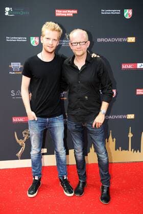 Dieter Falk mit seinem Sohn Paul Falk beim Cocktailempfang anlässlich der Jurysitzung zum International Emmy Award 2017 am 22.06.2017 in der Marienburg in Koeln Cocktailempfang zur Jurysitzung zum International Emmy Award 2017 in Koeln 