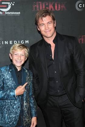 Luke Hemsworth und sein junger Filmpartner Hunter Fischer bei der Hickok Film Premiere am 22.06.2017 in Los Angeles Hickok Film Premiere in Los Angeles, 2017 