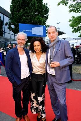 Schauspieler der Lindenstrasse Moritz Zielke, l-r, Dunja Dogmani und Georg Uecker kommt am 24.06.2017 zur Verleihung des 27. Deutschen Kamerapreis in Köln.