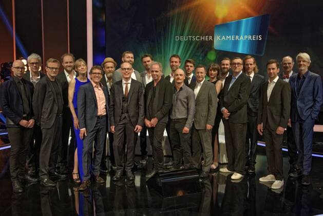 27. Deutscher Kamerapreis. Preisverleihung in Köln. Foto: Im Studio BS1 in Köln Bocklemünd. Gruppenfoto mit den Kandidaten und den Laudatoren vor der Preisverleihung. Köln Nordrhein-Westfalen Deutschland