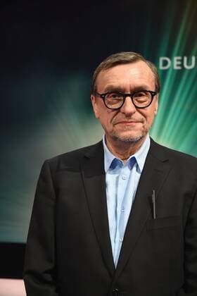 Der Filmemacher Adolf Winkelmann, Vorsitzender der Jury posiert am 24.06.2017 bei einem Fototermin zur Verleihung des 27. Deutschen Kamerapreis in Köln.