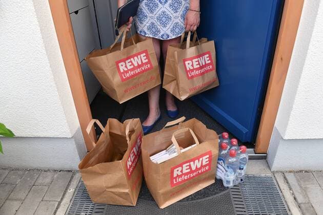 REWE Lieferservice,Lebensmittel online bestellen und bis an die Haustuere liefern lassen.Papiertragetaschen,Papiertueten,Einkaufstueten,Einkaufstaschen.