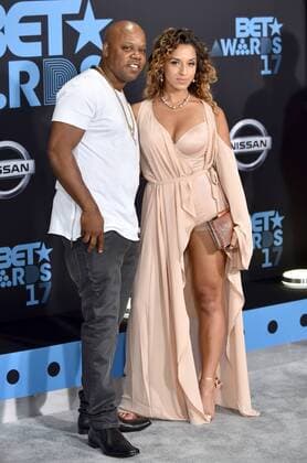 Rapper Too Short (L) and guest attend the 17th annual BET Awards at Microsoft Theater in Los Angeles on June 25, 2017. The ceremony celebrates achievements in entertainment and honors music, sports, television, and movies released between April 1, 2016 and March 31, 2017.  LAP20170625374 CHRISTINExCHEW