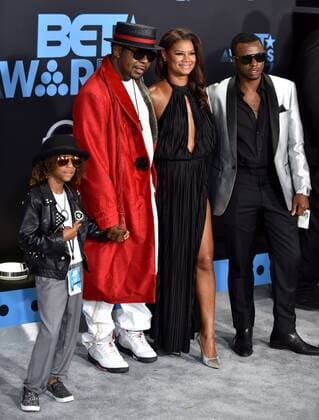 Bobby Brown (2nd L) and guests attend the 17th annual BET Awards at Microsoft Theater in Los Angeles on June 25, 2017. The ceremony celebrates achievements in entertainment and honors music, sports, television, and movies released between April 1, 2016 and March 31, 2017.  LAP20170625462 CHRISTINExCHEW