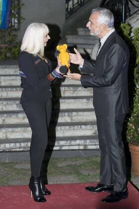 Italian singer Raffaella Carra receives the World Pride Award 2017 at Italian Embassy in Madrid, June 27, 2017. Spain.  (20170627009)