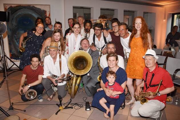 Preistraeger Wolfgang Schlick mit ExpressBrass Band mit Frau und Sohn Muenchen 26.06.17 Stadtsparkasse Muenchen Schwabinger Kunstpreisverleihung : Kunstpreis