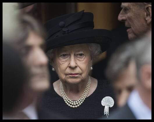 . 27 06 2017. London, United Kingdom. The Queen leaving the funeral of Countess Mountbatten of Burma at St.Paul s church in Knightsbridge, London.  xStephenxLockx xi-Imagesx IIM-15463-0063