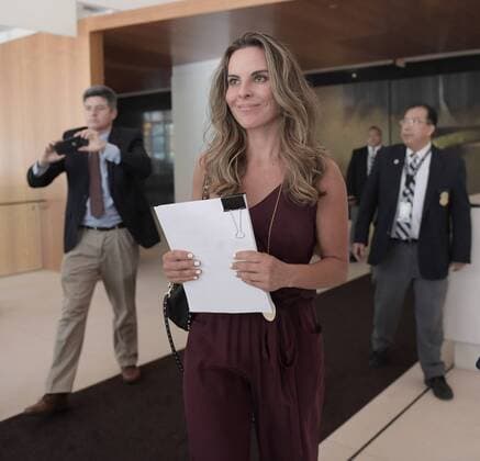 Mexican actress Kate del Castillo (C) arrives at the Inter American Commission of Human Rights (IACHR) in Washington DC, United States, 29 June 2017. Del Castillo, who is linked to Mexican druglord Joaquin el Chapo Guzman, sued the Mexican Government before the IACHR for violationg her rights during the case related to the druglord. Kate del Castillo sues the Mexican Government on the Chapo case !ACHTUNG: NUR REDAKTIONELLE NUTZUNG!  Copyright: xLENINxNOLLYx WAS001 20170629-636343654824477491