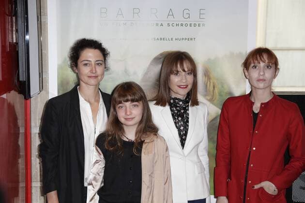 Laura Schroeder ( realisatrice ) Isabelle Huppert Lolita Chammah Themis Pauwels CELEBRITES : Avant Premiere du film Barrage - Paris - 29 06 2017 GwendolineLeGoff Panoramic 