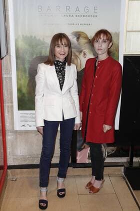 Isabelle Huppert et Lolita Chammah CELEBRITES : Avant Premiere du film Barrage - Paris - 29 06 2017 GwendolineLeGoff Panoramic 