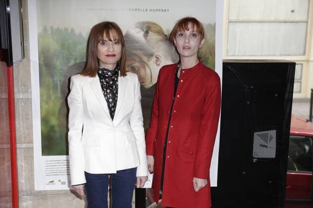 Isabelle Huppert et Lolita Chammah CELEBRITES : Avant Premiere du film Barrage - Paris - 29 06 2017 GwendolineLeGoff Panoramic 