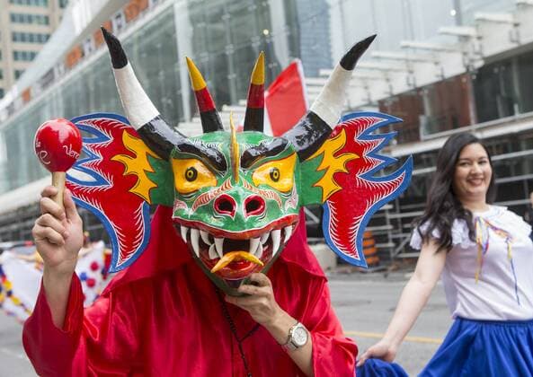 (170702) -- TORONTO, July 2, 2017 -- A participant with a mask performs during the 2017 Canada Day Parade in Toronto, Canada, July 1, 2017. About 1,500 participants in different traditional costumes participated in this event to celebrate Canada s 150th Birthday on Saturday in Toronto. ) (zxj) CANADA-TORONTO-CANADA DAY PARADE ZouxZheng 
