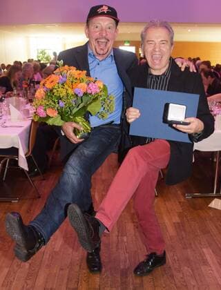 Verleihung des Oberbayerischen Kulturpreises an Bettina Mitterndorfer und Spider Murphy Gang im Bürgerhaus Haar am 2. Juli 2017 li. Barney Murphy mit Günther Sigl