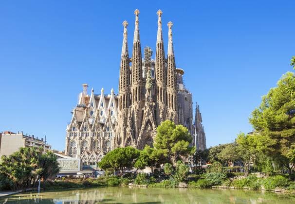 La Sagrada Familia church front view, designed by Antoni Gaudi, UNESCO World Heritage Site, Barcelona, Catalonia (Catalunya), Spain, Europe Copyright: NealexClark 698-3167