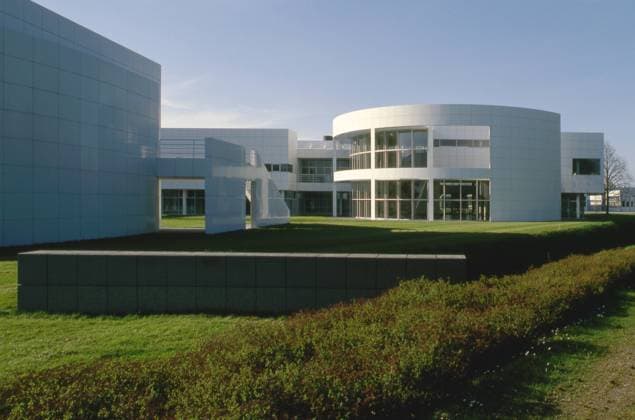 Architektur von Richard Meier Weishaupt Forum, Schwendi, 1989-1993. Overall exterior. Architect: Richard Meier Germany  Copyright: xMarcusxxBleylx 10934-20-1