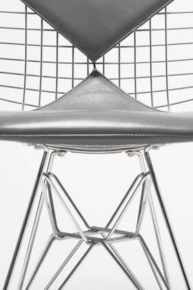 Designklassiker von Ray und Charles Eames DKR Wire Chair with spinneybeck grey leather bikini pad and Eiffel base, American. Designer: Charles and Ray Eames  Copyright: xGxJacksonx 12528-2010-1
