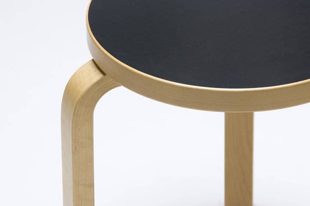 Designklassiker von Alvar Aalto Stool 60, 1933, Finland. Designer: Alvar Aalto  Copyright: xGxJacksonx 12528-690-1