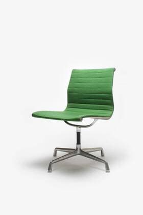 Designklassiker von Ray und Charles Eames EA 105 Eames Aluminium Group Side Chair, 1958. Designer: Charles and Ray Eames  Copyright: xGxJacksonx 12528-750-1