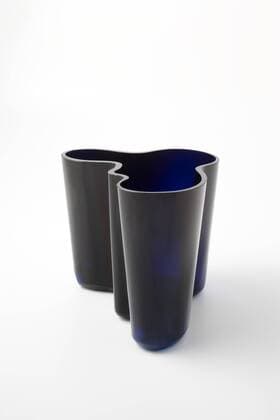 Designklassiker von Alvar Aalto Aalto blue vase by Iittala, 1937. Designer: Alvar Aalto  Copyright: xGxJacksonx 12529-30-1