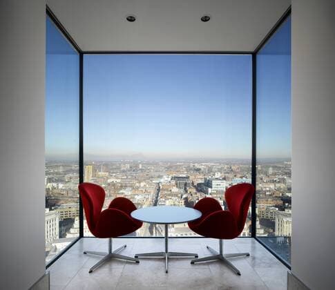 Designklassiker von Arne Jacobsen Red Arne Jacobsen swan chairs in an alcove, City Tower, Manchester, Greater Manchester., Architects: Architects: Stephenson Bell Architects United Kingdom  Copyright: xDanielxHopkinsonx 12597-150-1