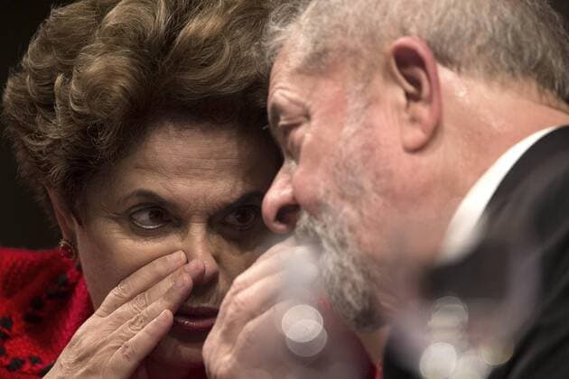 Bilder des Tages Fromer Brazilian presidents Dilma Rousseff (L) and Luiz Inacio Lula da Silva participate at the national board of the Workers Party in Brasilia, Brazil, 05 June 2017. LULA AND ROUSSEFF PARTICIPATE AT THE NATIONAL BOARD OF THE WORKERS PARTY IN BRASILIA !ACHTUNG: NUR REDAKTIONELLE NUTZUNG!  Copyright: xJoédsonxAlvesx BRA001 20170706-636349050483043627