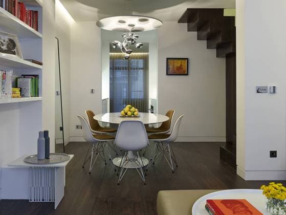 Open plan dining room in Compass Court Apartment, Shad Thames, London, England, UK United Kingdom  Copyright: xDavidxChurchillx 15009-60-1