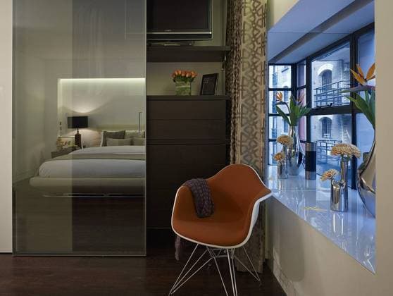Eames chair at bedroom window in Compass Court Apartment, Shad Thames, London, England, UK United Kingdom  Copyright: xDavidxChurchillx 15009-90-1