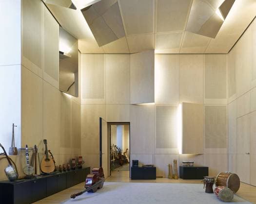 Architektur von Jean Nouvel Philharmonie de Paris: Musical instruments in the education room. France  Copyright: xGuyxMontagu-Pollockx 15581-50-1