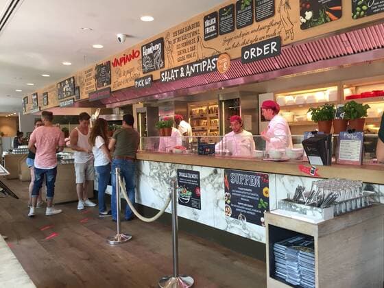 Eine Filiale der Restaurant Kette Vapiano in Hamburg 07.07.2017