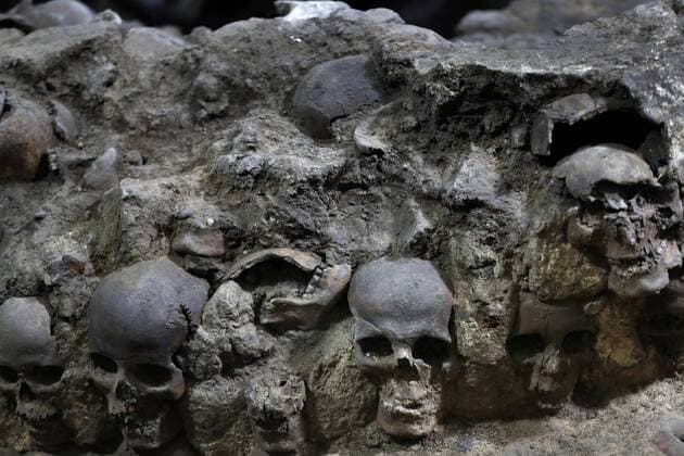 Archäologen entdecken Azteken Gebäude in Mexiko A view of the place where Mexican anthropologists found a tower built with cranes in Mexico City, Mexico, 07 July 2017. Mexican archeologists found remains of a tower built with 461 cranes of women, men and children, questioninf the hypotheses that aztechs did only sacrifice young warriors. MACABRE ARHCOLOGICAL FINDING QUESTIONS HYPOTHESES ON AZTECH SACRIFICES !ACHTUNG: NUR REDAKTIONELLE NUTZUNG!  Copyright: xJorgexNúnezx MEX500 20170708-636350716686039894