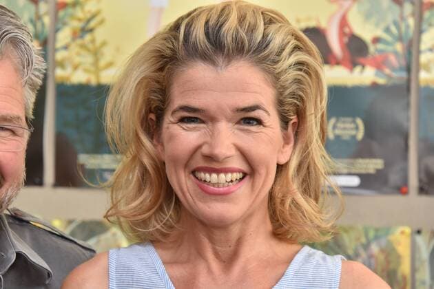 die Schauspielerin Anke Engelke posiert am 08.07.2017 in Köln bei der Premiere des Films Nur ein Tag