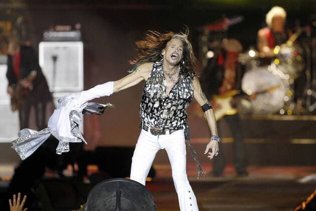 Bilder des Tages Steven Tyler, leader of the US band Aerosmith, performs at the Heliodoro Rodriguez Lopez stadium as part of the Aero-Vederci Baby tour in Tenerife, Canary Islands, Spain, 08 July 2017. AEROSMITH S CONERT IN TENERIFE !ACHTUNG: NUR REDAKTIONELLE NUTZUNG!  Copyright: xCristobalxGarcíax TEN001 20170709-636351589108304614